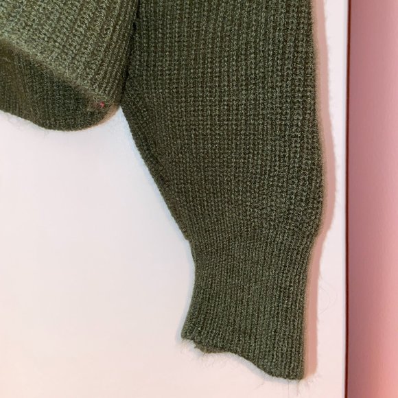 [2-Piece] Cropped Knit Sweaters | White + Green - Picture 7 of 15